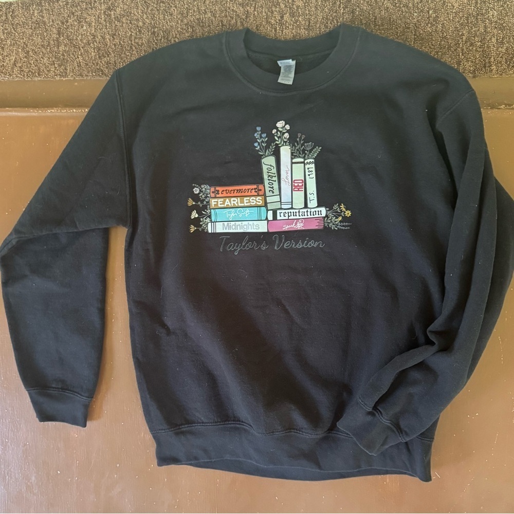Taylor Swift Gildan Black Crewneck Sweater - Medium